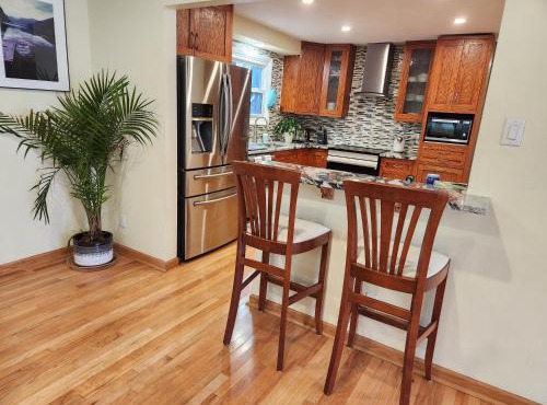 3 Bed 2 Bath, Near UAlbany & MVP Arena, Private Driveway Parking in Albany