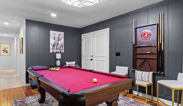 3 KINGS, Cowboy Pool, Gym, Movies, Games - Ivory on 30th