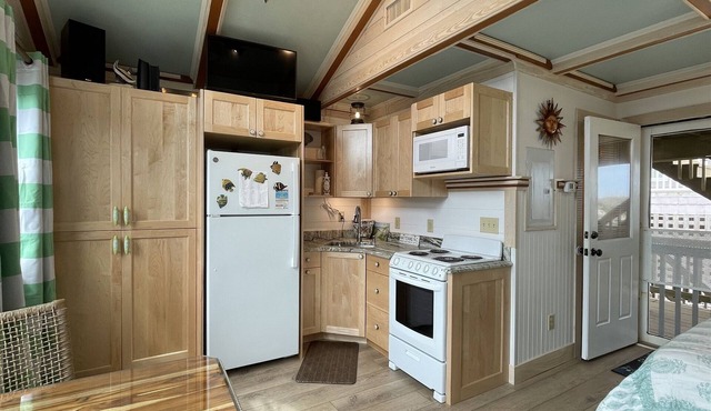 37 Coal Miner's Dream Studio Bedroom Condo by RedAwning in Hatteras