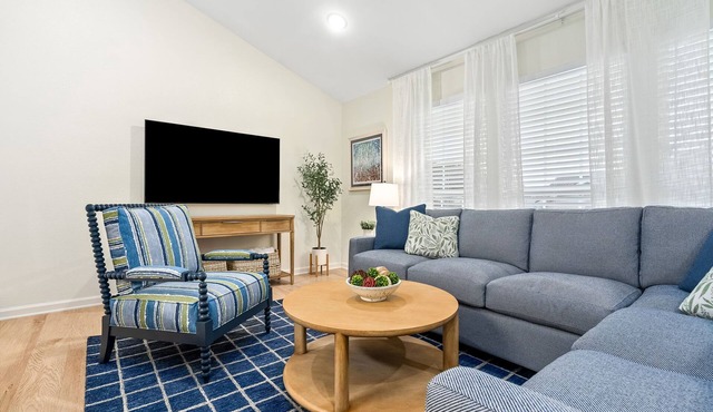3BR/3BA Condo w/New Interior Walk to Jordan-Hare