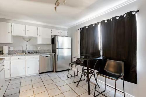 4 Bedrooms and 5 Beds with Game Room Only 5 min Drive to College and Perfect for Family's