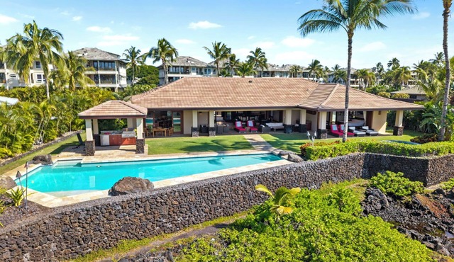 4 BR Oceanfront Home with theater - Hilton Waikoloa Access Included