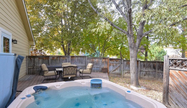 5 Bedroom house with a Hot Tub and Home Theater!