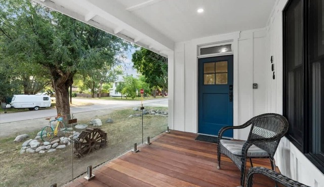 5 Bedroom - Located in Old Town Eagle