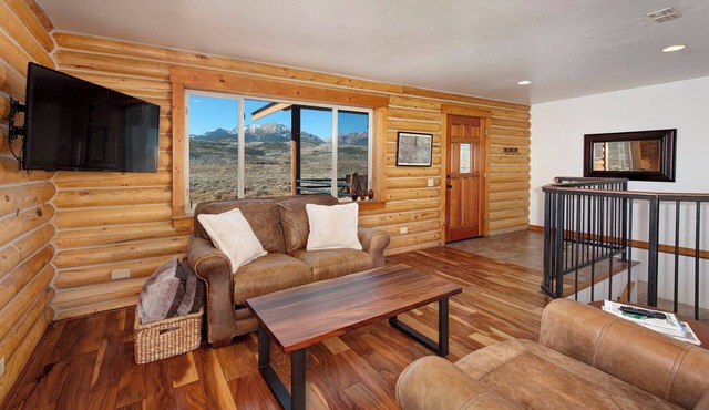 5 Bedroom Log Cabin with Beautiful Mountain Views - Nearby Resorts