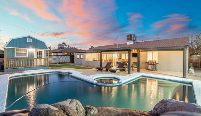 5BR, Pool, Games, Mini Putt, BBQ, Patio & Firepit in Phoenix