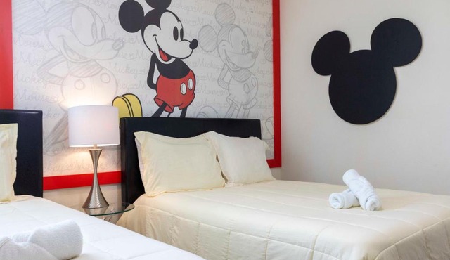6BD 5BA w Pool & Spa 15 min from Disney