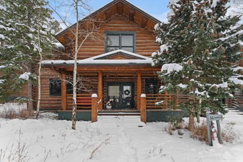 84 Potentilla Lane : 2
