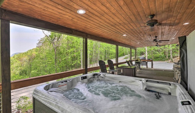 A Mountaintop Chalet with Sunrise Views! Close to Chimney Rock and Lake Lure!