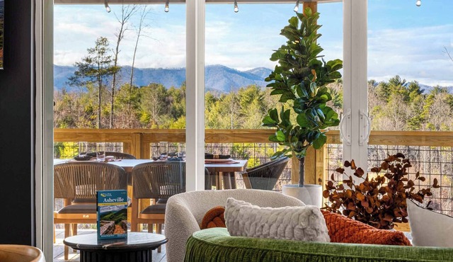 Asheville Family Retreat · Hot Tub · Sauna · 2 Game Rooms · Mtn View · Sleeps 10