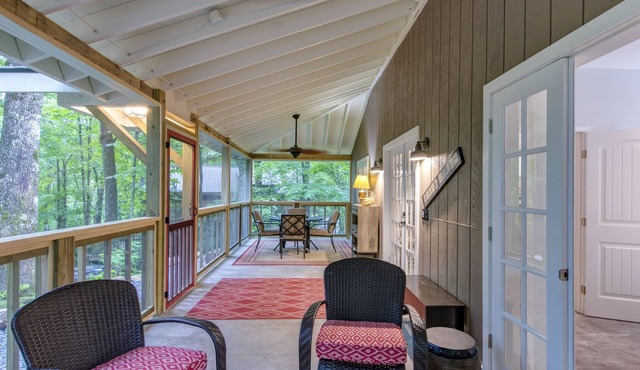 August dates available/screen porch & fire pit /close to Downtown/Pets ok in Highlands