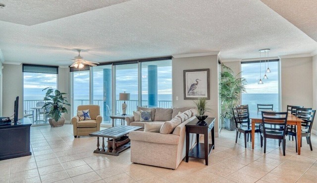 August/End of Summer deals! Beautiful condo!