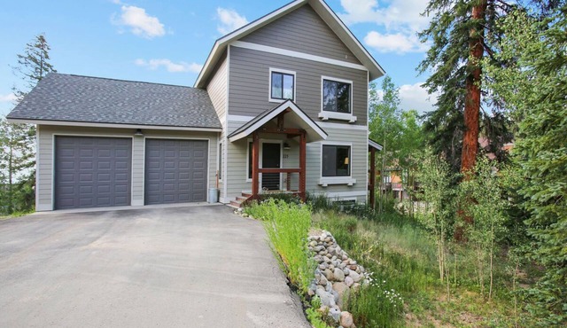 Balsh Hideaway | Covered Deck | Private Hot Tub | Luxe Cabin
