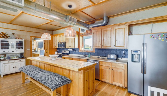 'Barndominium' McGregor Vacation Rental on 5 Acres in McGregor