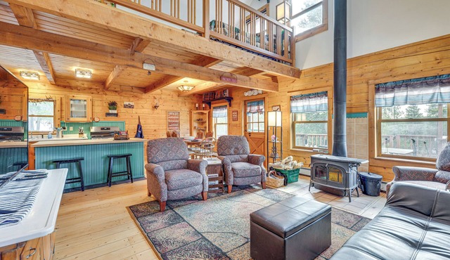 BBQs, Hikes & Fireside Nights: Cabin in Black Hawk