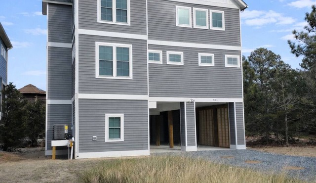 Beach Block 4 Bedroom, 2.5 Bathroom Home with Elevator & Multiple Decks