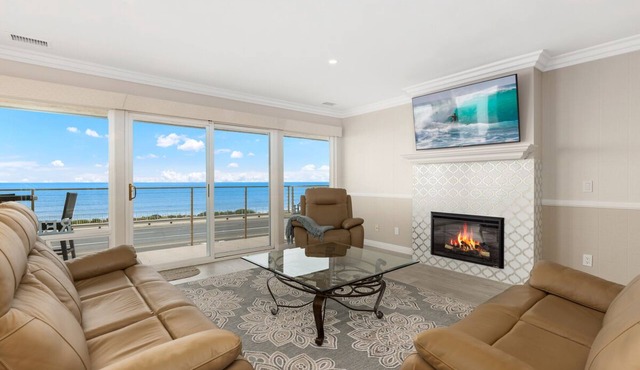 BEACH FACING! Large 3BR - 180 panoramic ocean views, steps to sand and Village!