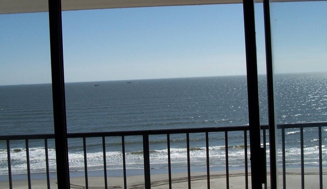 Beach Front + Magnificent View + Huge Balcony + Pool + Tennis in Galveston