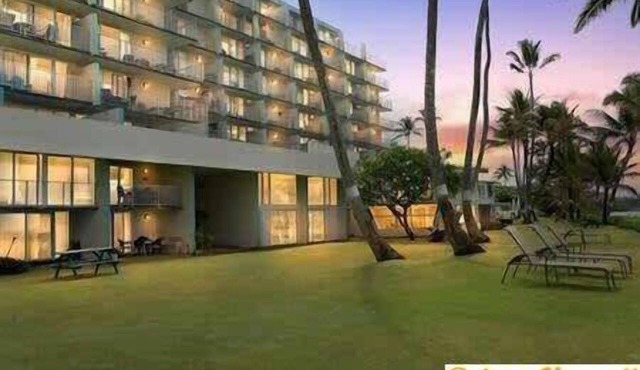 Beachfront Condo with Pool and Beach Access