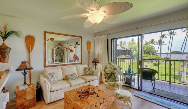 Beachside Molokai Condo w/Lanai & Pool Access!