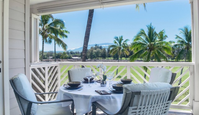 Beautiful condo walking distance to the beach, shops and restaurants