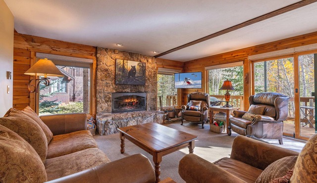 Beautiful Keystone Cabin Minutes from Keystone Ski Resort-Sleeps 10-Dogs Okay!