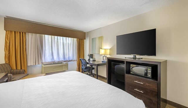 Best Western Plus The Four Corners Inn
