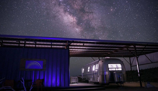 Big Bend StarGazer:Retro Airstream,Neolithic Views
