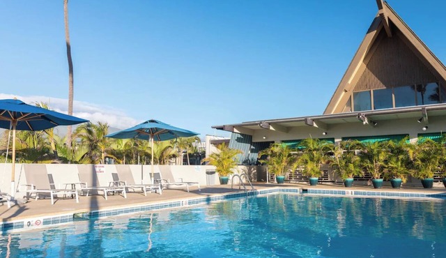 Breathtaking Beach Retreat Perfect for Romantic Couple Stay | Outdoor Pool