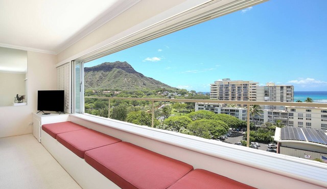 Breathtaking Ocean Views from Quiet Beachfront Condo! Free Parking & Wi-Fi!