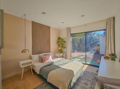Brimfield Stay in Los Angeles