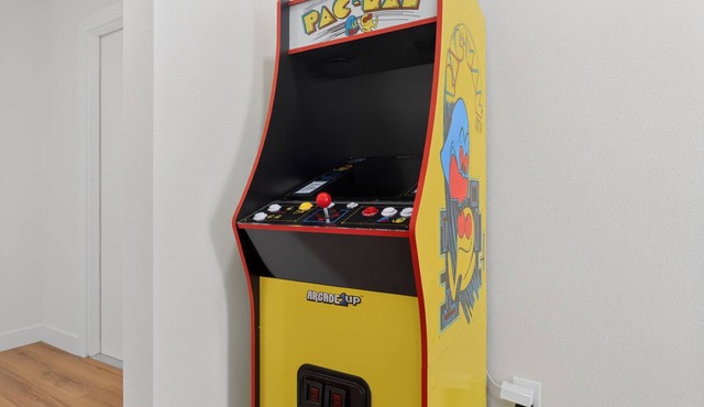 CasaBoho Billiards Game Room Arcade Sleep 12 in San Antonio