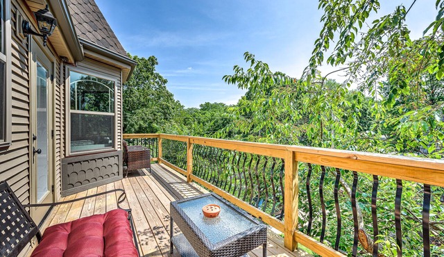Castle by the Square - 5 minute walk to downtown Bentonville!