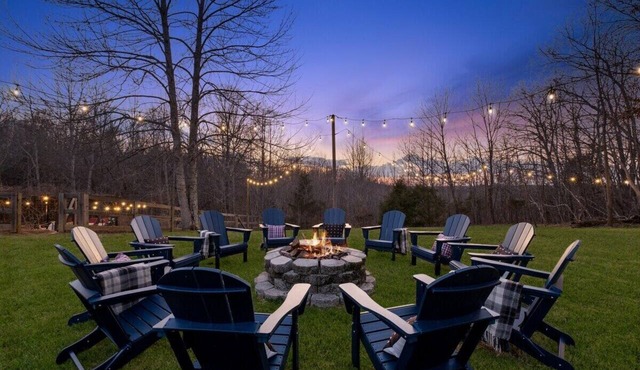 Cedar Peak | Pool, Hot Tub & Gym, Sleeps 24 in Cheatham County