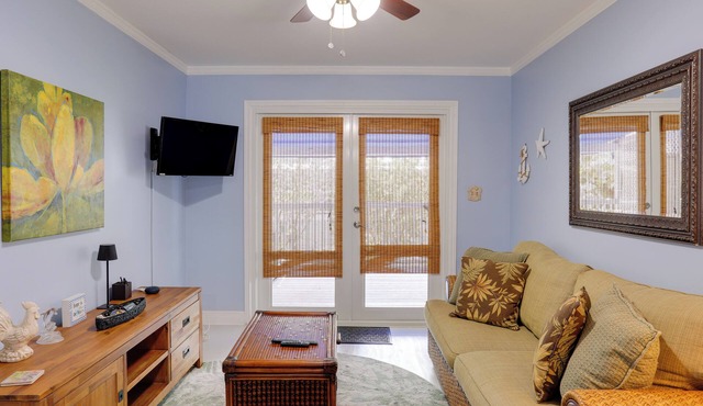 Central Condo w/Deck & Pool Access in Key West!