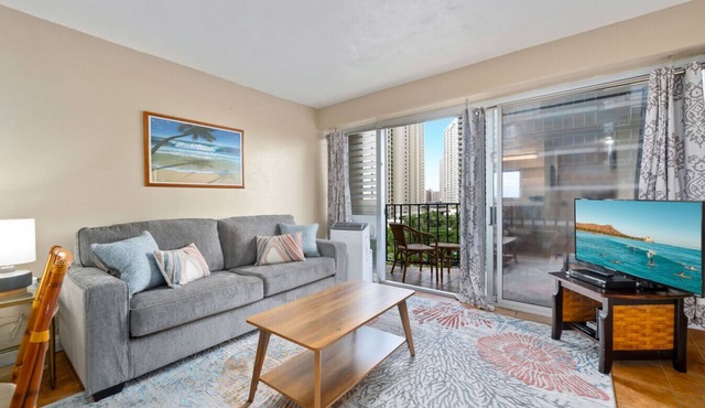 Central Waikiki Bch Gear, Parking, Kitchen, King