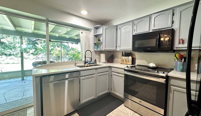 Charming 2-bedroom house in Sarasota/15 mins away from #1 Beach Siesta Beach!