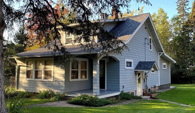 Charming 3-bedroom house within walking distance to the beaches in Cornucopia