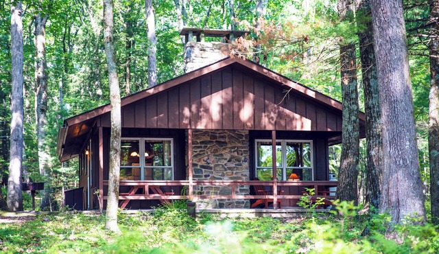 Charming 3 Bedroom Cabin in the Poconos on Private Resort in Stroudsburg