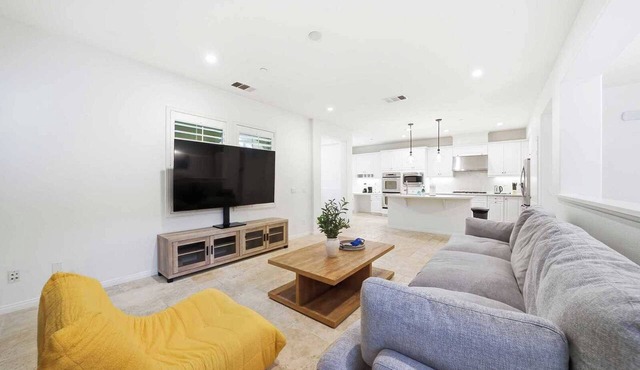Charming 3B3.5B｜Garage｜Spacious Yard｜Flex-Lease｜Fully Furnished #42600 in Irvine