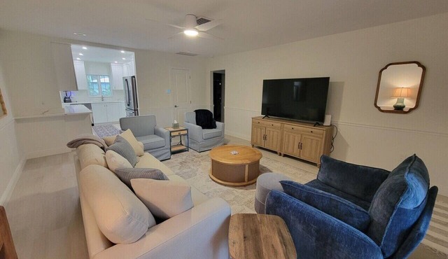 Charming 3BR St. Armands Retreat | Steps to Beach & Dining