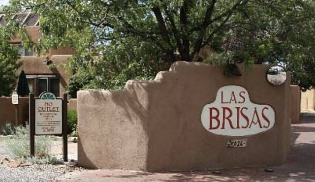 Charming Authentic Adobe blocks away from Santa Fe Plaza