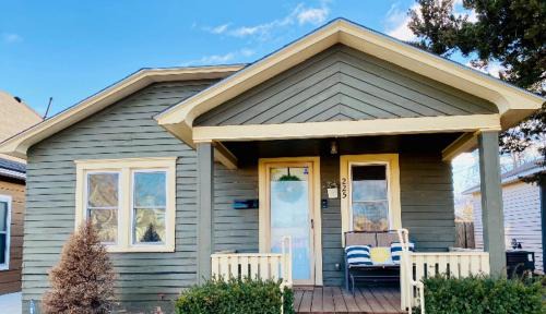 Charming Cedar Place in Enid
