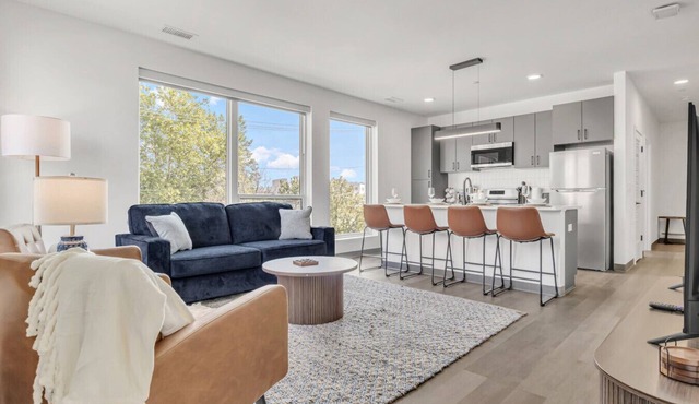 Charming & Central 2BR | Cleveland Clinic in Cleveland