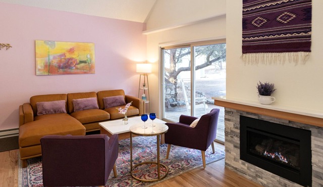 Charming Crestone Mountain Cottage- 1 mile from town!