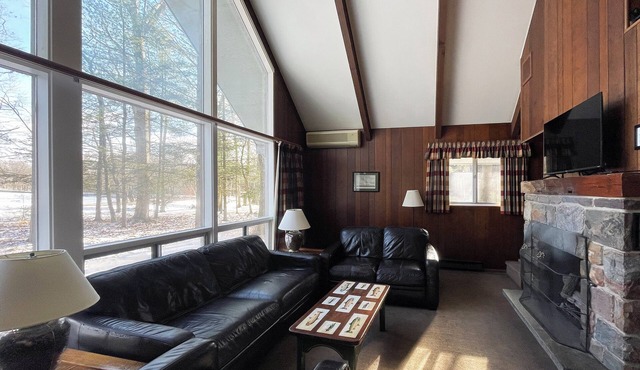 Charming Lake Front Cabin in the Poconos in Stroudsburg