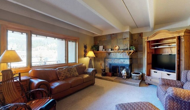 Charming mountain condo w/Vail Pass views, gas fireplace, deck, & shared hot tub in Copper Mountain