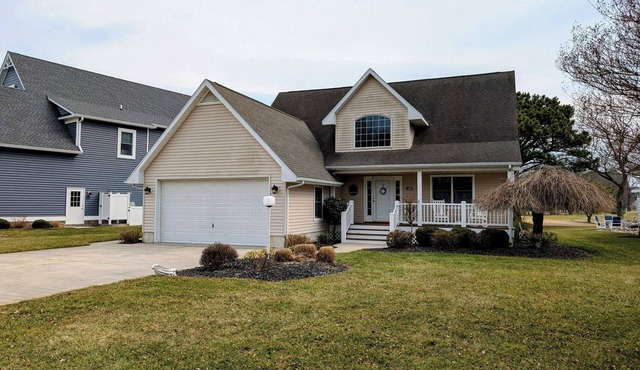 Charming Salt Pond 3BR Home with Screened Porch, Dog-Friendly, and Resort Amen.