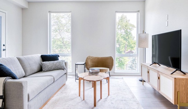 Charming University 2BR w/ W/D, Roof Deck, next to U of D, by Blueground