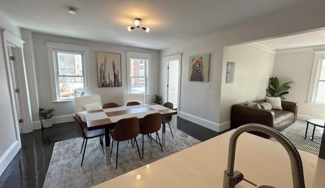 Chic Downtown Salem 3 Bedroom w/Parking in Salem